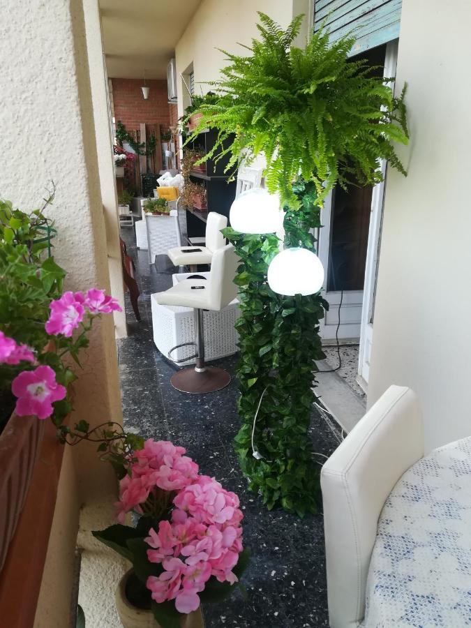 לינה וארוחת בוקר אוריסטאנו Domus Aurea מראה חיצוני תמונה